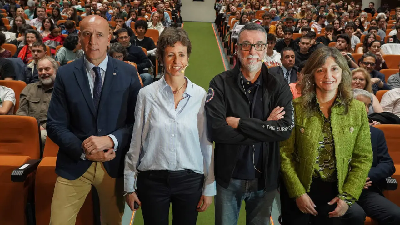 La Agencia Espacial Europea, la Universidad de Le&oacute;n y del Ayuntamiento de la ciudad organizan la jornada &lsquo;Le&oacute;n se viste de eclipse&rsquo;, en la que participan la directora de la misi&oacute;n Solar Orbiter de la ESA y especialista en F&iacute;sica Solar, Anik de Groof, y el astrof&iacute;sico y divulgador cient&iacute;fico, miembro del equipo Cesar de la ESA, Juan &Aacute;ngel Vaquerizo