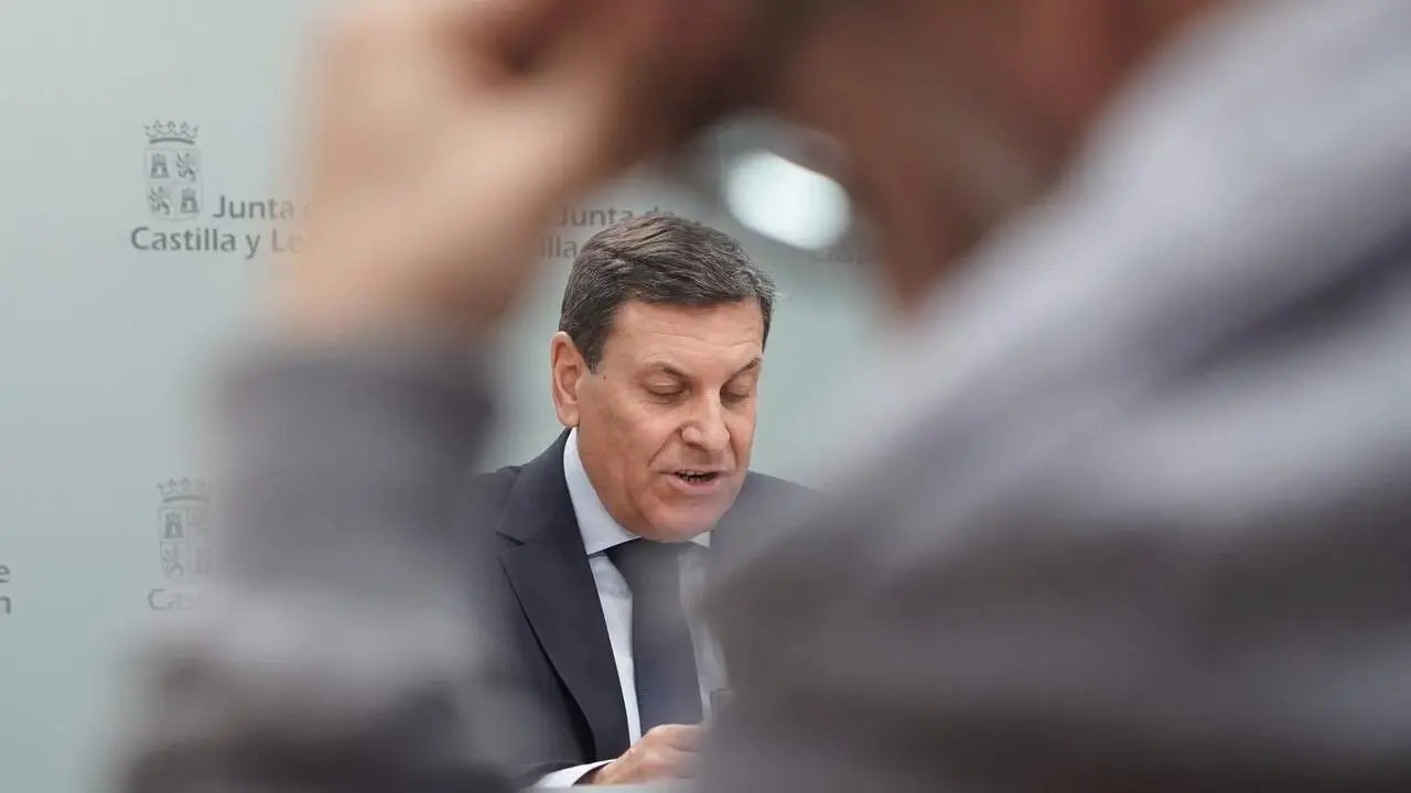 El portavoz y consejero en funciones de Econom&iacute;a y Hacienda, Carlos Fern&aacute;ndez Carriedo, comparece tras la reuni&oacute;n del Consejo de Gobierno. Foto: Rub&eacute;n Cacho.