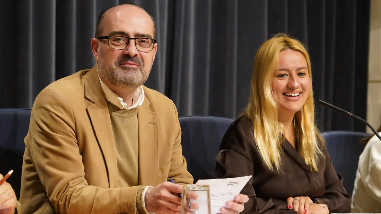 El alcalde de Ponferrada, Marco Morala, y la concejala de Bienestar Social y Familia, Alexandra Rivas, presiden la asamblea del Consejo de la Infancia de Ponferrada
