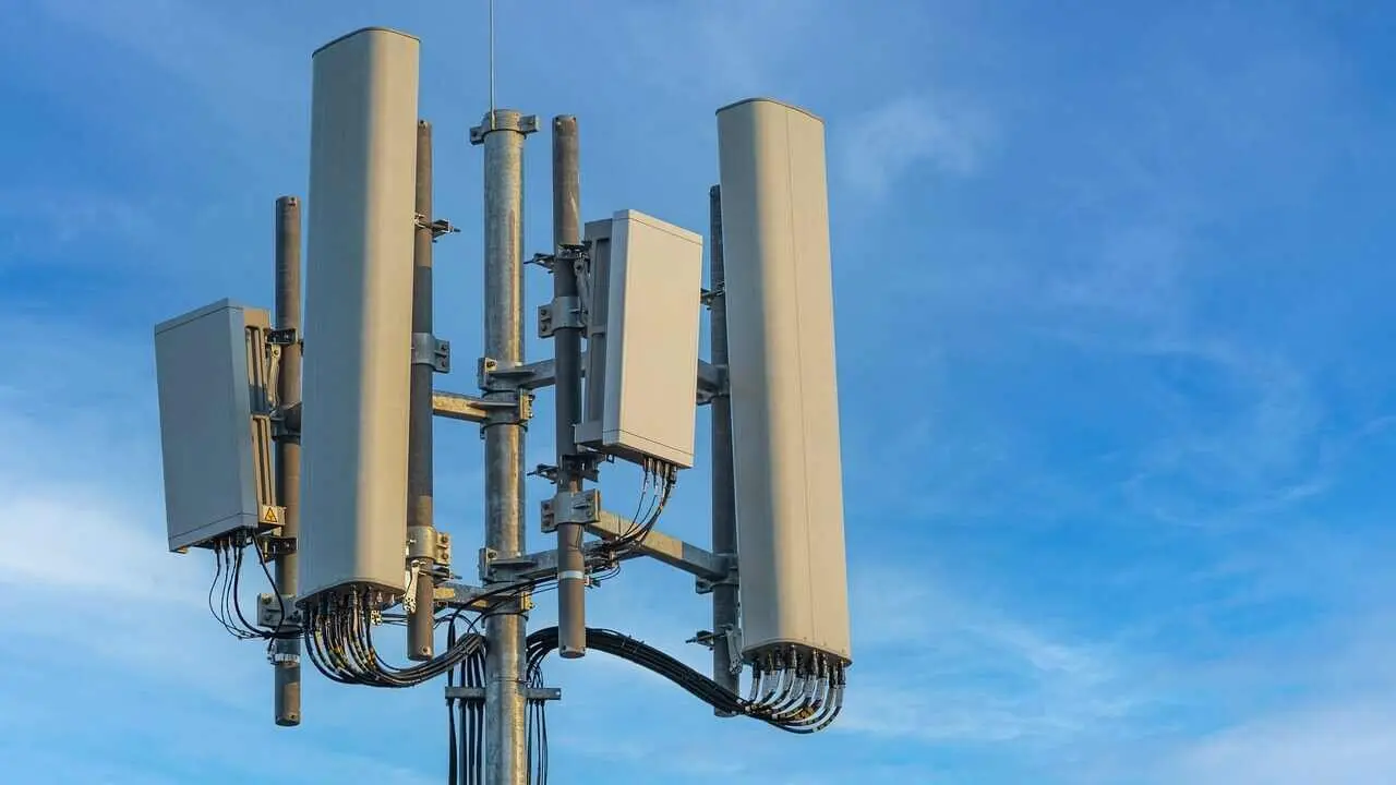 Imagen de una antena de repetici&oacute;n de la compa&ntilde;&iacute;a Movistar.