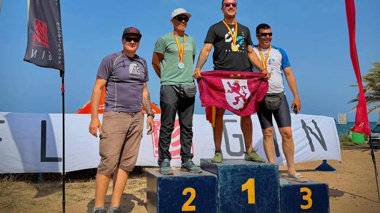 El parapentista leon&eacute;s V&iacute;ctor Rodr&iacute;guez, conocido como &lsquo;Moncho&rsquo;, ha vuelto a situarse en la cima de su disciplina al proclamarse campe&oacute;n de Espa&ntilde;a de precisi&oacute;n, un logro que supone su tercera corona nacional en esta especialidad.