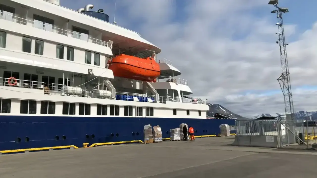 Hondius-MV-en-puerto
