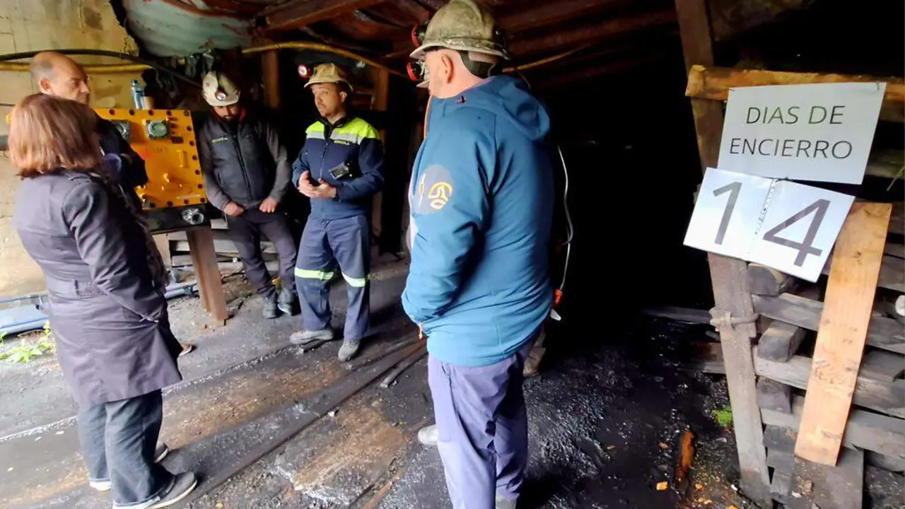 Santiago Gonz&aacute;lez, vecino de Villablino y picador de profesi&oacute;n, participa en la protesta de los trabajadores de Tormaleo tras meses sin cobrar y con el futuro laboral en el aire.