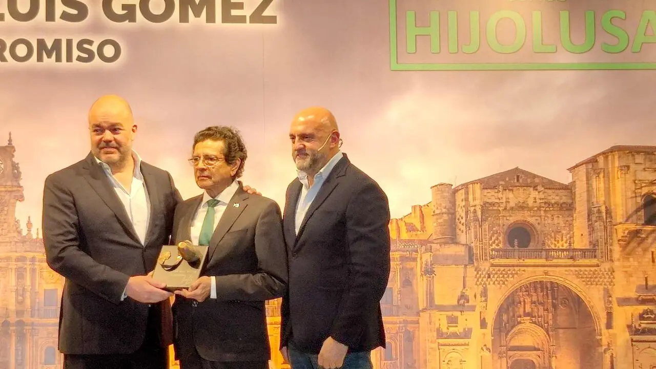 El neurocirujano Jos&eacute; Garc&iacute;a Cosamal&oacute;n recibe en Le&oacute;n el galard&oacute;n anual de Somos Hijolusa en una ceremonia marcada por el recuerdo al fundador de la empresa y el apoyo a la neurociencia.