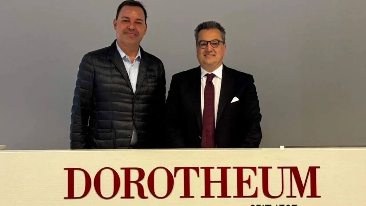 El director general de FUNDOS Jos&eacute; Maria Viejo con Lucas Tinzl presidente de Dorotheum (002)