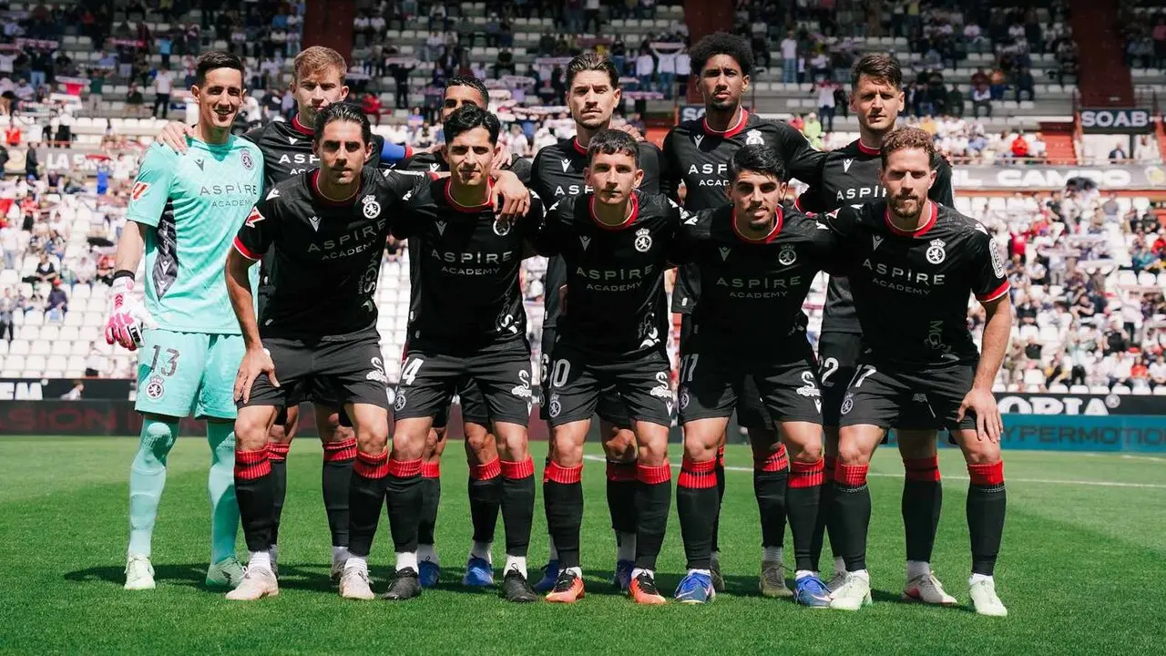 Equipo inicial de la Cultural ante el Albacete.