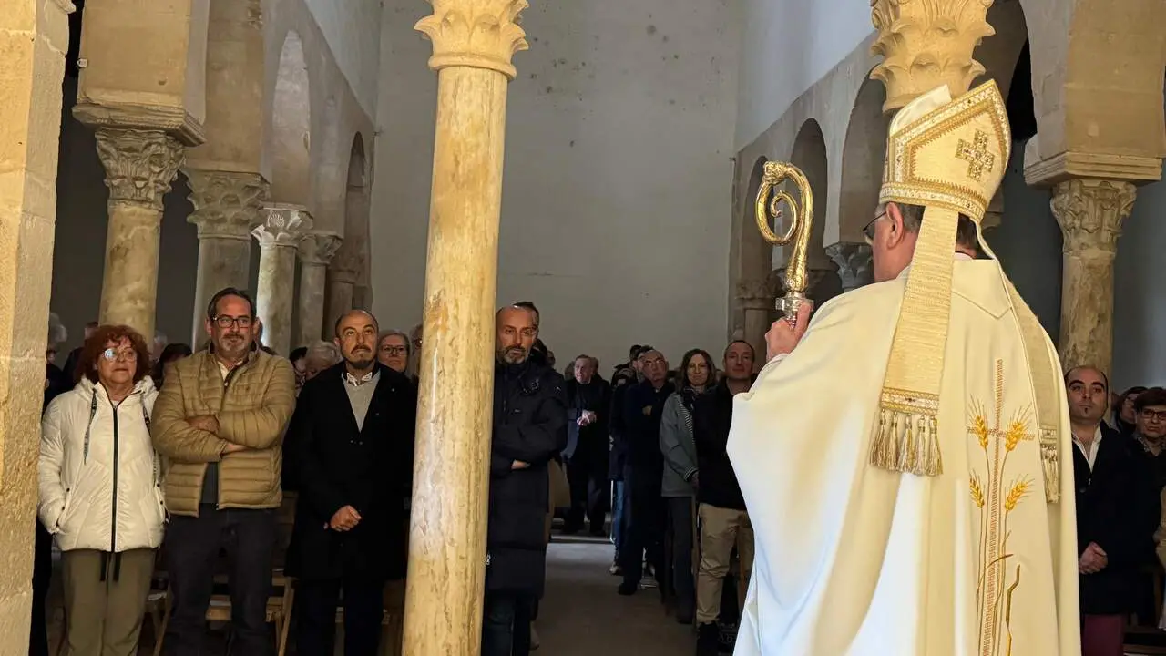 Eucarist&iacute;a por rito hispano-moz&aacute;rabe presidida por el obispo de Le&oacute;n en el Monasterio de San Miguel de la Escalada este domingo en el marco del D&iacute;a Del Priorato. Foto: J. Ferrero