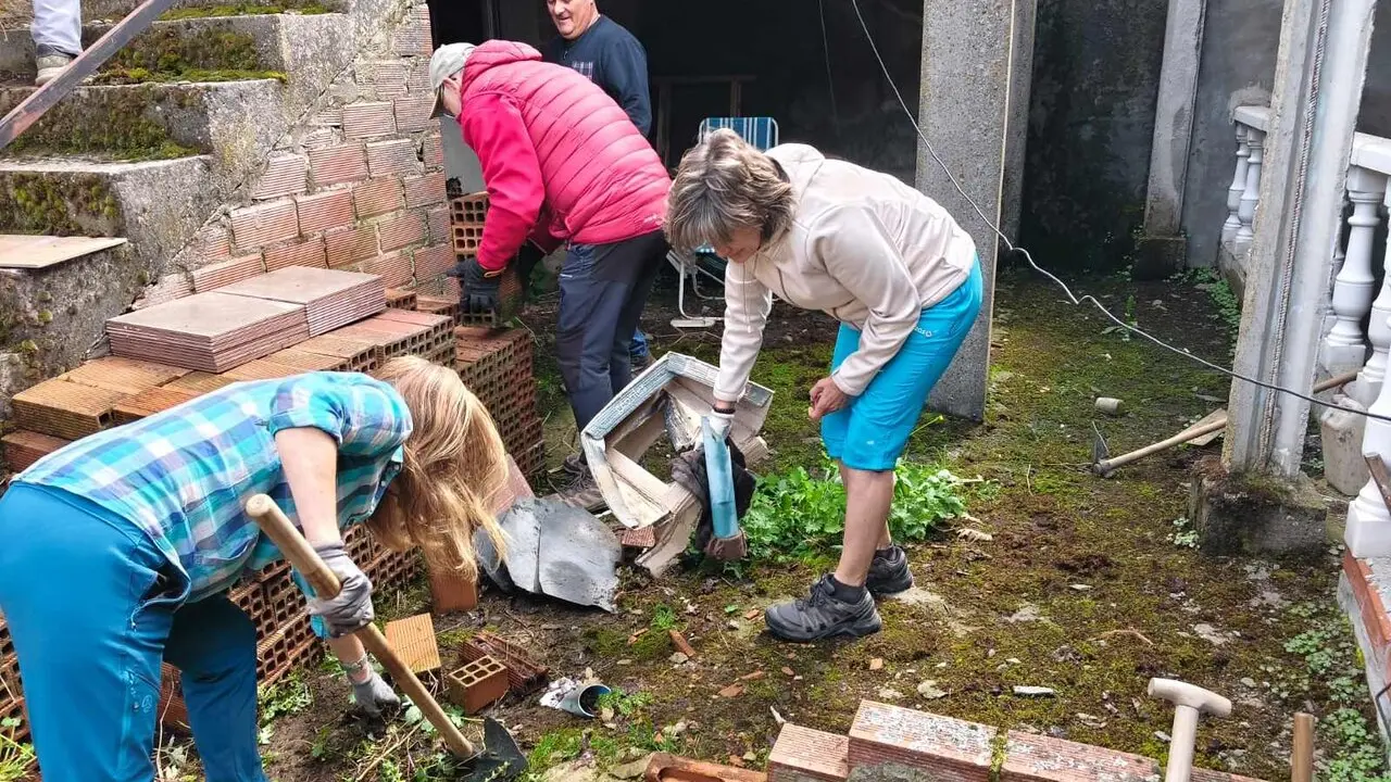 Un grupo de vecinos y amigos impulsa trabajos de recuperaci&oacute;n, actividades culturales y de memoria colectiva para devolver vida a esta peque&ntilde;a localidad de Rosales habitada por apenas seis personas.