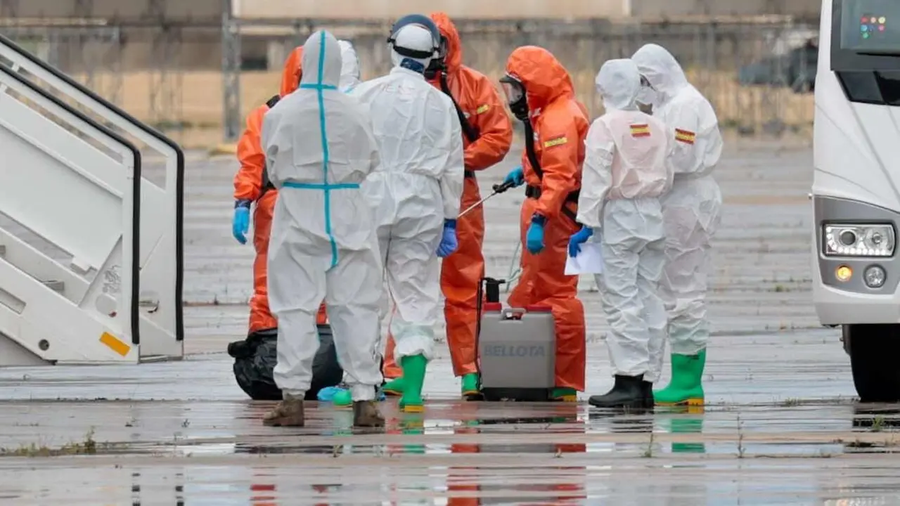 El operativo del MV Hondius encara su recta final sin incidencias graves. Sanidad confirma que las dos espa&ntilde;olas en seguimiento han dado negativo mientras Francia detecta un positivo entre sus repatriados.