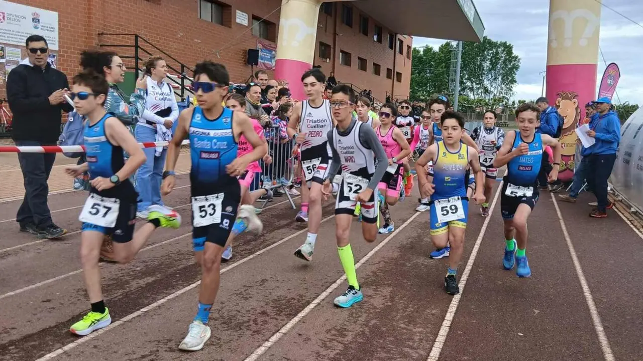 La lluvia marca el triunfo de Zurro y Marina Guerra en el Duatl&oacute;n. Cerca de 140 deportistas participaron en la d&eacute;cima edici&oacute;n del Duatl&oacute;n Sprint de Santa Mar&iacute;a del P&aacute;ramo bajo una intensa tormenta.