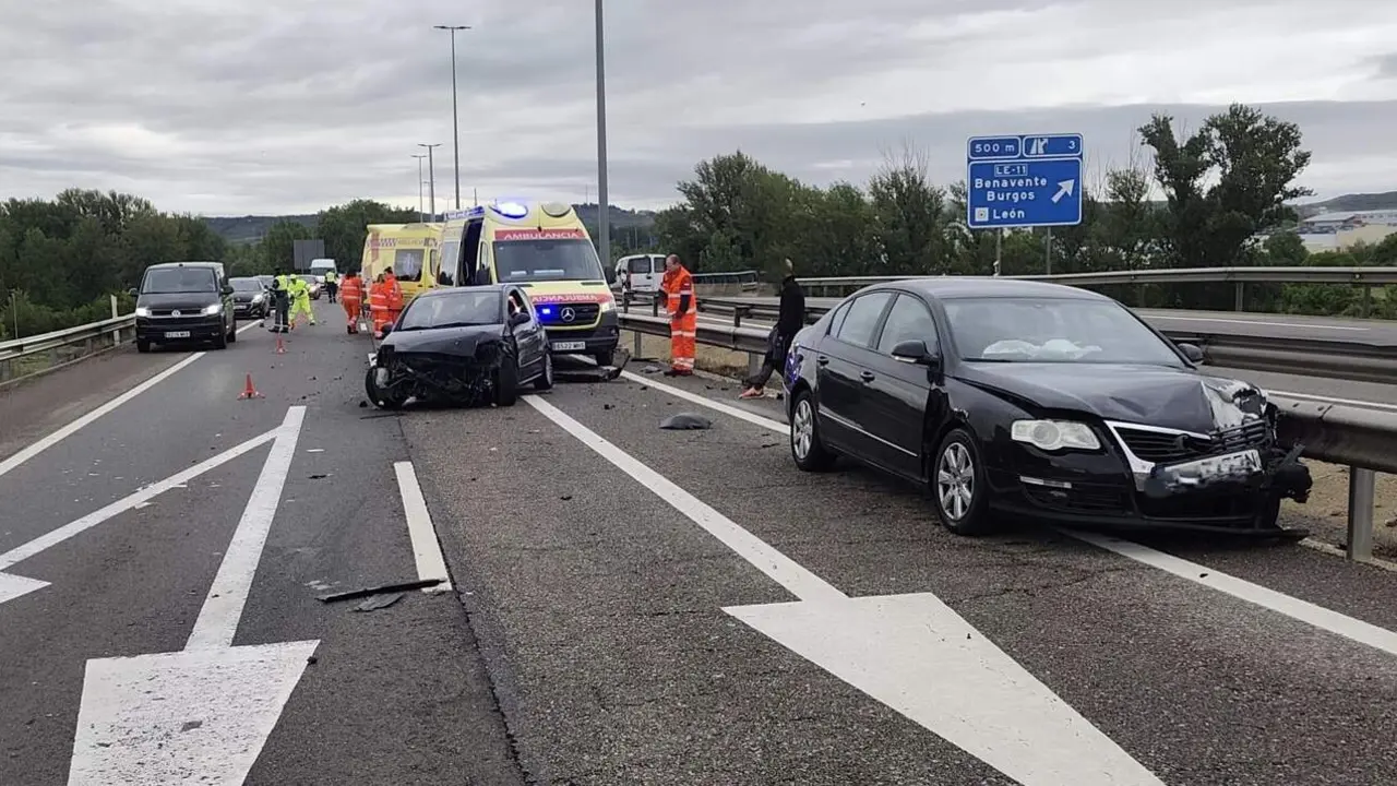 Accidente este martes en la LE-30 que deja dos personas heridas.