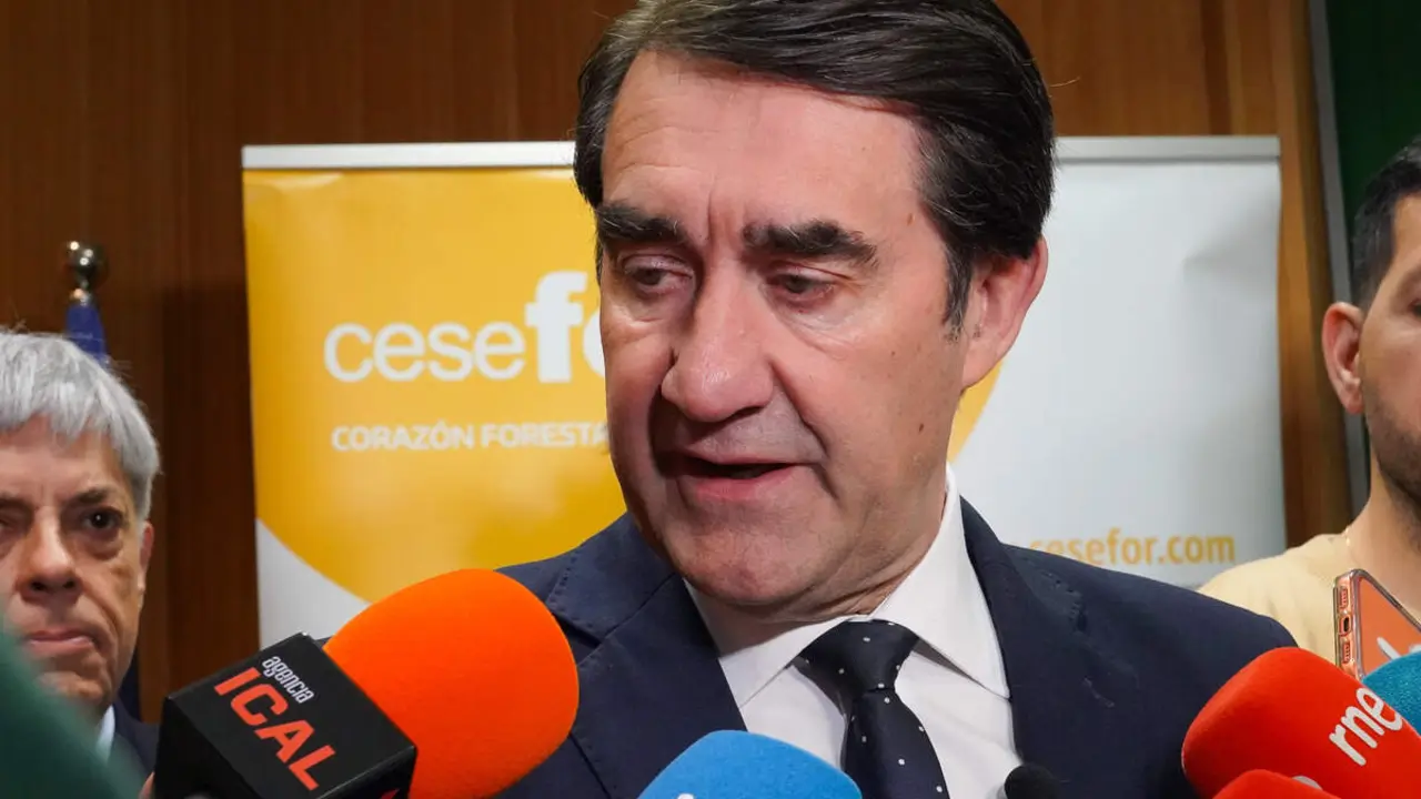 El consejero de Medio Ambiente, Vivienda y Ordenaci&oacute;n del Territorio, Juan Carlos Su&aacute;rez-Qui&ntilde;ones, visita el Instituto de Biotecnolog&iacute;a de Le&oacute;n, Inbiotec-&Aacute;rea de Biotecnolog&iacute;a de Cesefor