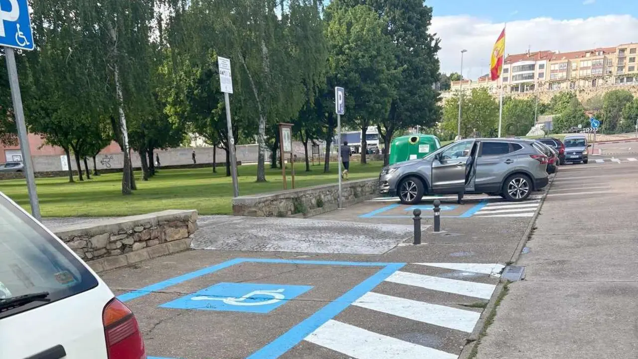 Imagen de una de las nuevas zonas de estacionamiento.