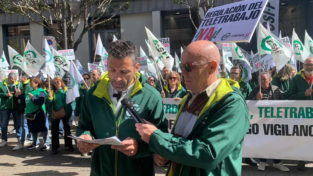 El responsable de Agencia Tributaria de la Central Sindical Independiente de Funcionarios en Castilla y Le&oacute;n, Seraf&iacute;n Herrera Mart&iacute;n, comparece durante la concentraci&oacute;n convocada contra el bloqueo de la AEAT a la negociaci&oacute;n de las condiciones laborales de los trabajadores. Foto: Ramajo y Del Cura.