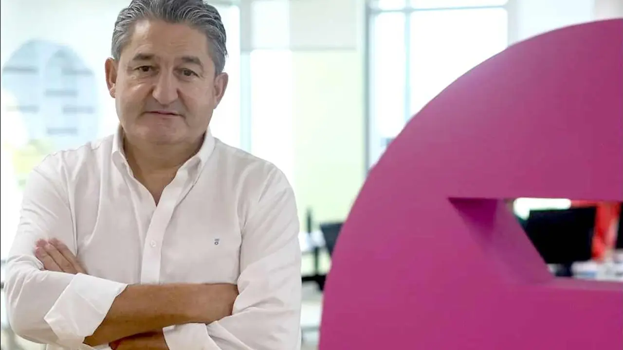 El leon&eacute;s &Oacute;scar Campillo en la ya extinta redacci&oacute;n de Relevo, en Vocento.