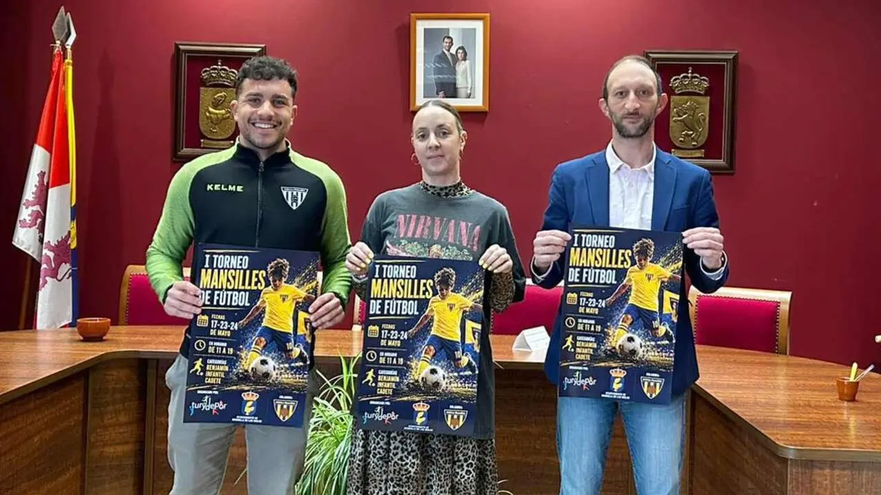 Un instante de la presentaci&oacute;n del torneo de f&uacute;tbol base que se celebrar&aacute; en Mansilla.