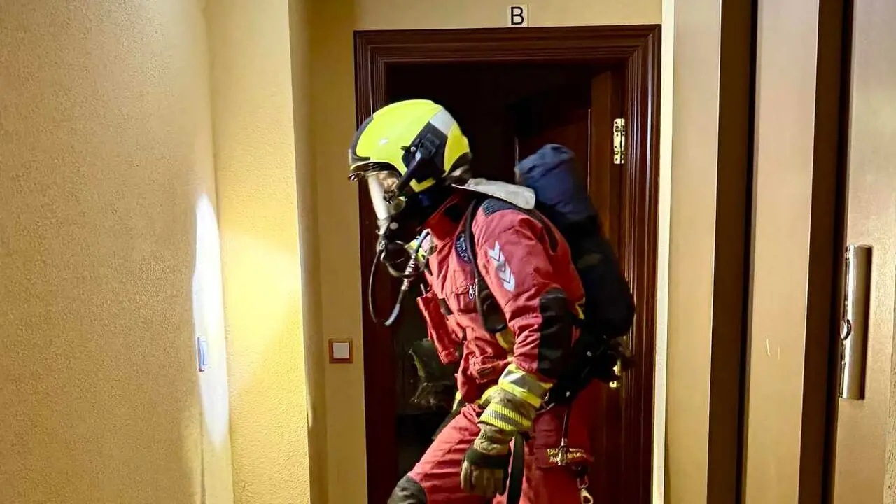 Bomberos Le&oacute;n interviene en el lugar del suceso. Foto: Bomberos Le&oacute;n