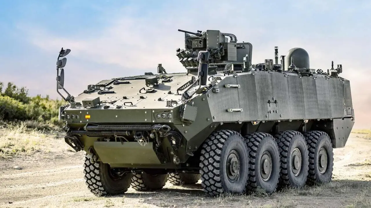 Imagen del VCR 8x8 Dragon, uno de los productos militares que llegan de la mano de Indra.