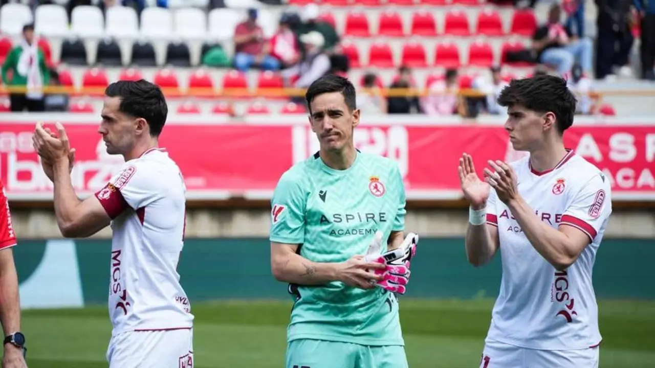 Fornos, Badia, junto a Hinojo, en el inicio del partido.
