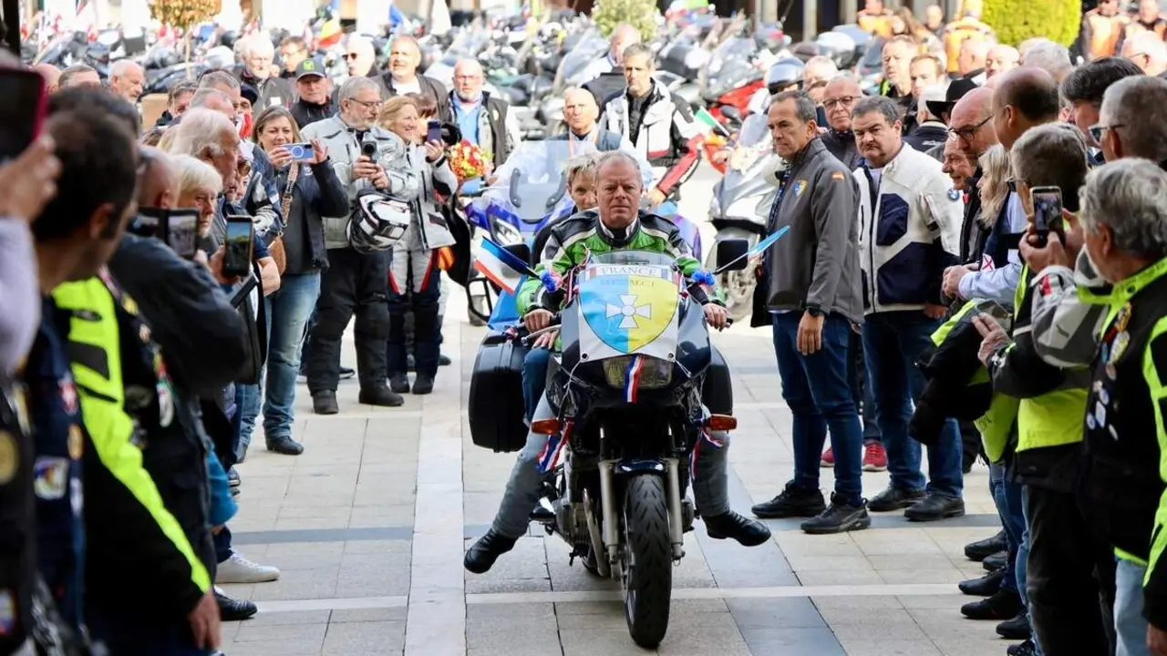Celebraci&oacute;n de una misa y un acto de bendici&oacute;n de cascos con motivo de la VIII Concentraci&oacute;n Internacional Madonna de los Centauros, que se celebra en La Ba&ntilde;eza