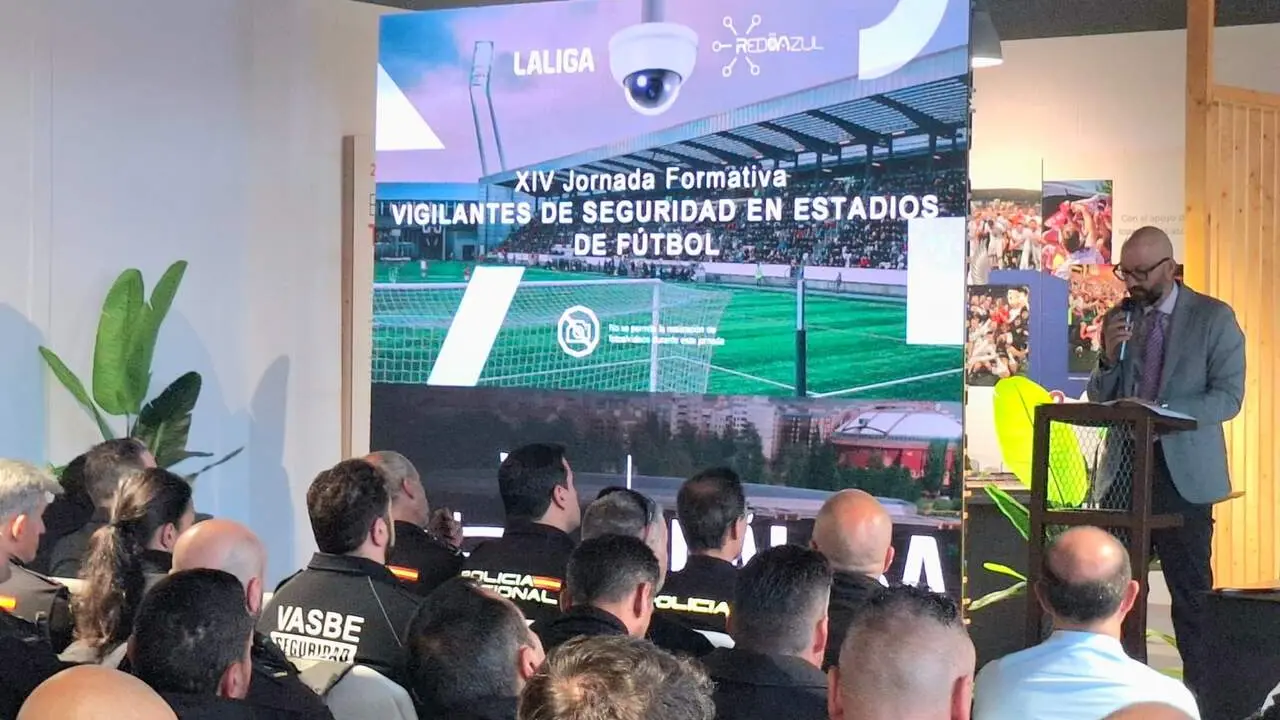 M&aacute;s de 200 profesionales participan en Le&oacute;n en unas jornadas de formaci&oacute;n sobre seguridad en estadios de f&uacute;tbol. Foto: Subdelegaci&oacute;n del Gobierno.