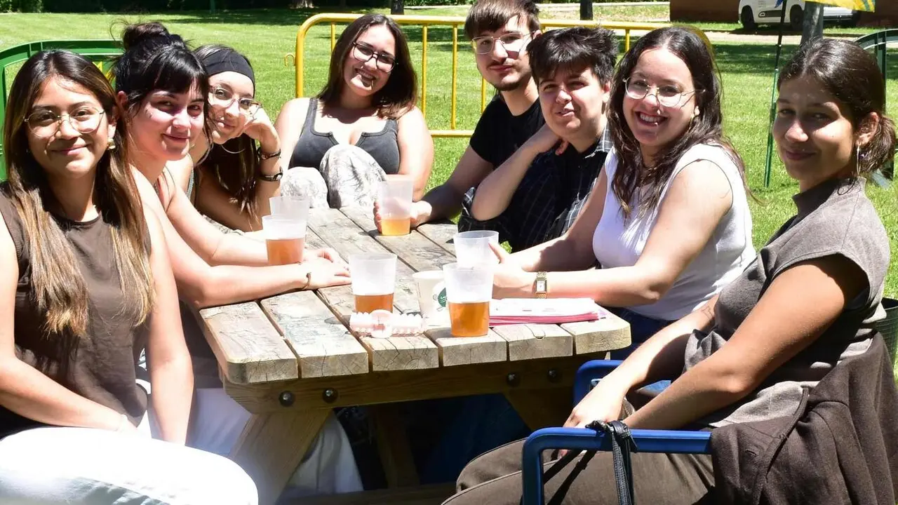 El estreno del ULE Fest re&uacute;ne a cientos de estudiantes y visitantes en una animada jornada en el campus de Le&oacute;n, que este jueves vivir&aacute; el cierre de su primera edici&oacute;n.