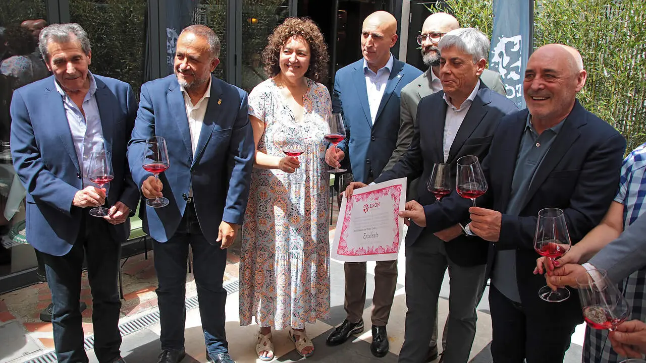 Lectura del acta de calificaci&oacute;n de los vinos de la a&ntilde;ada 2025 de la Denominaci&oacute;n de Origen Le&oacute;n, con la asistencia de numerosas autoridades