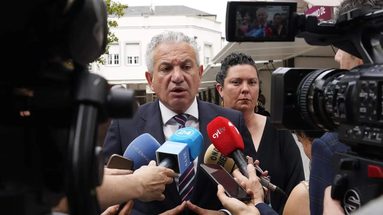 Nicanor Sen, delegado del Gobierno, este viernes en Carracedelo. Foto: C&eacute;sar S&aacute;nchez