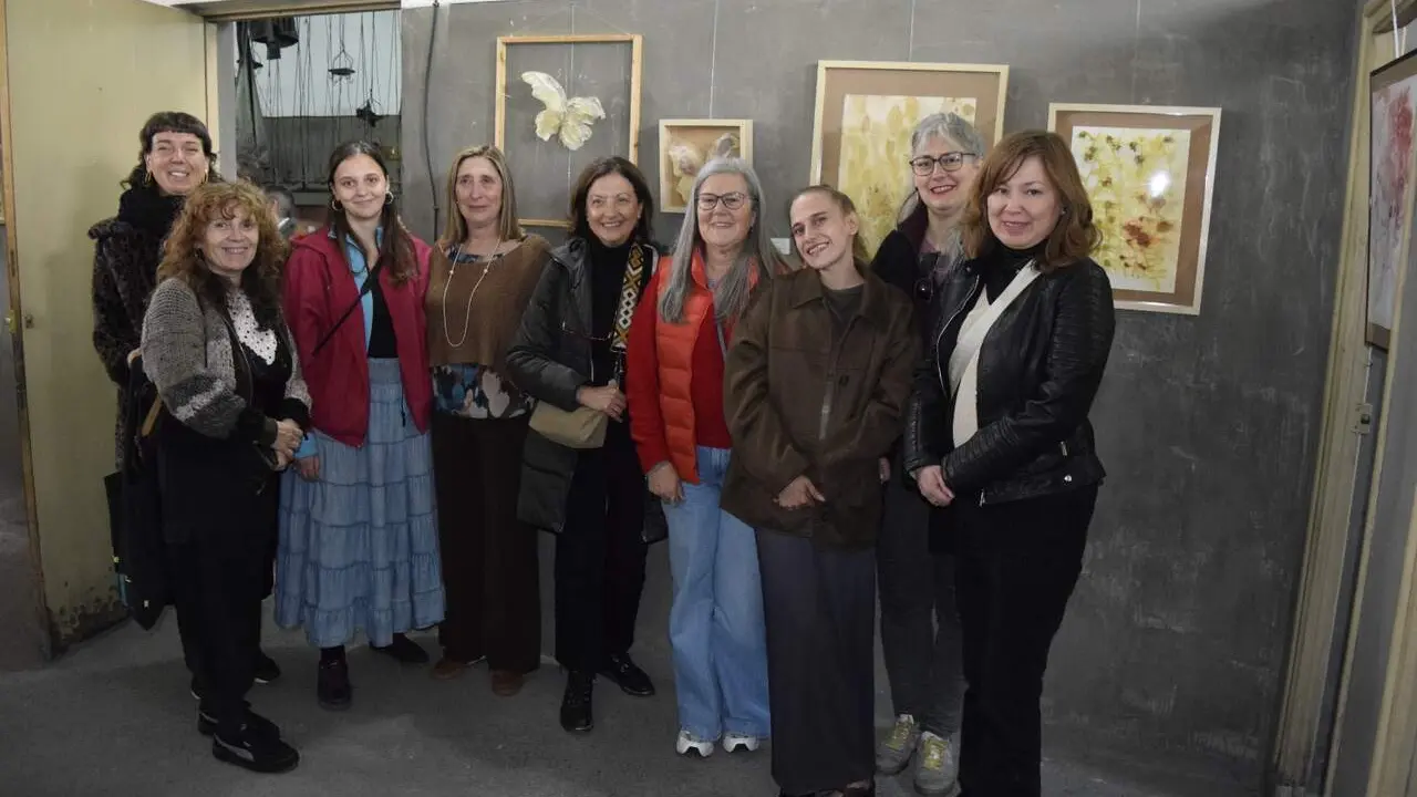 Emma Remis con artistas de Le&oacute;n, Laciana y Ponferrada