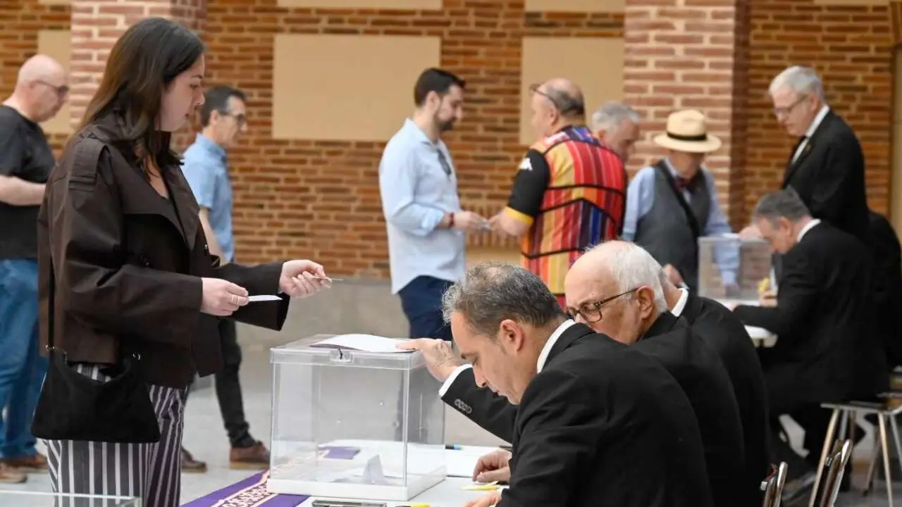 Una cofrade de Minerva y Veracruz vota durante la jornada dominical. Foto: Minerva