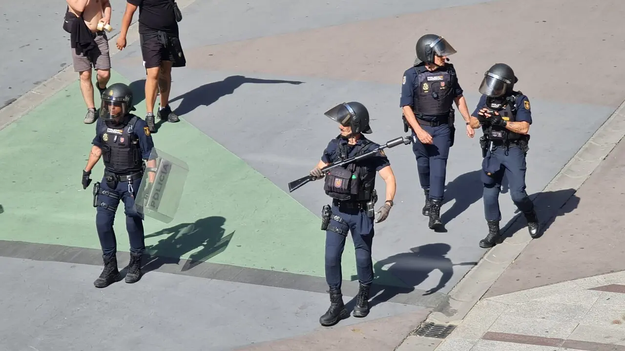 El Cultural-Burgos, declarado de alto riesgo, re&uacute;ne a 1.500 seguidores visitantes y obliga a desplegar unidades antidisturbios en el centro de la ciudad.