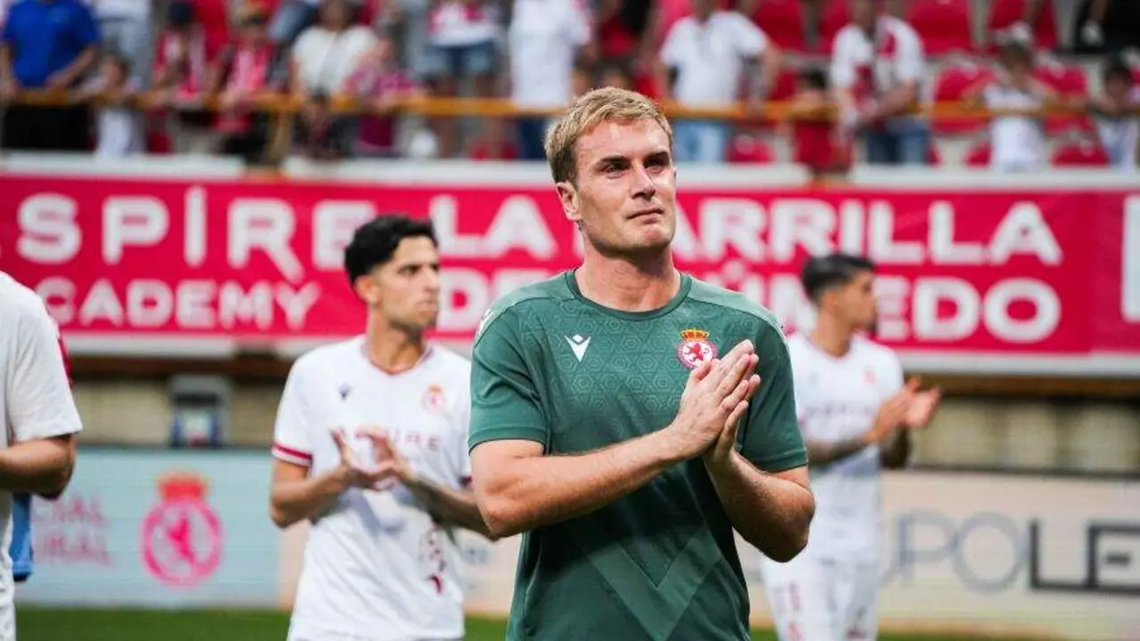 Las diez claves del fracaso de la Cultural en Segunda Divisi&oacute;n. Del sue&ntilde;o del ascenso al regreso a Primera RFEF: errores de planificaci&oacute;n, inestabilidad deportiva y falta de gol marcaron una temporada que termin&oacute; con el descenso del conjunto leon&eacute;s.