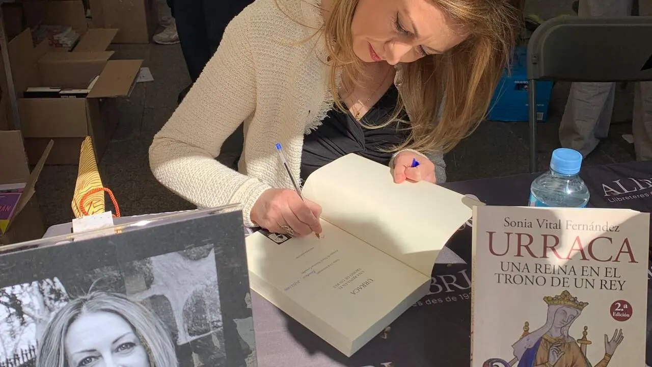 La historiadora Sonia Vital Fern&aacute;ndez, en una firma de libros reciente.