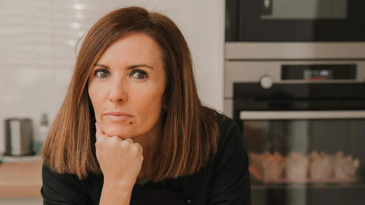 La berciana Yenifer Fern&aacute;ndez en su local de Ponferrada.