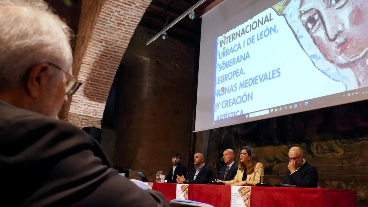 La vicerrectora de Inclusi&oacute;n, Igualdad y Proyecci&oacute;n Social, Raquel Dom&iacute;nguez, el alcalde de Le&oacute;n, Jos&eacute; Antonio Diez, y el diputado de Educaci&oacute;n, Emilio Mart&iacute;nez, inauguran el congreso Internacional &lsquo;Urraca I de Le&oacute;n, Soberana Europea. Reinas Medievales y creaci&oacute;n art&iacute;stica&rsquo; que organiza la ULE