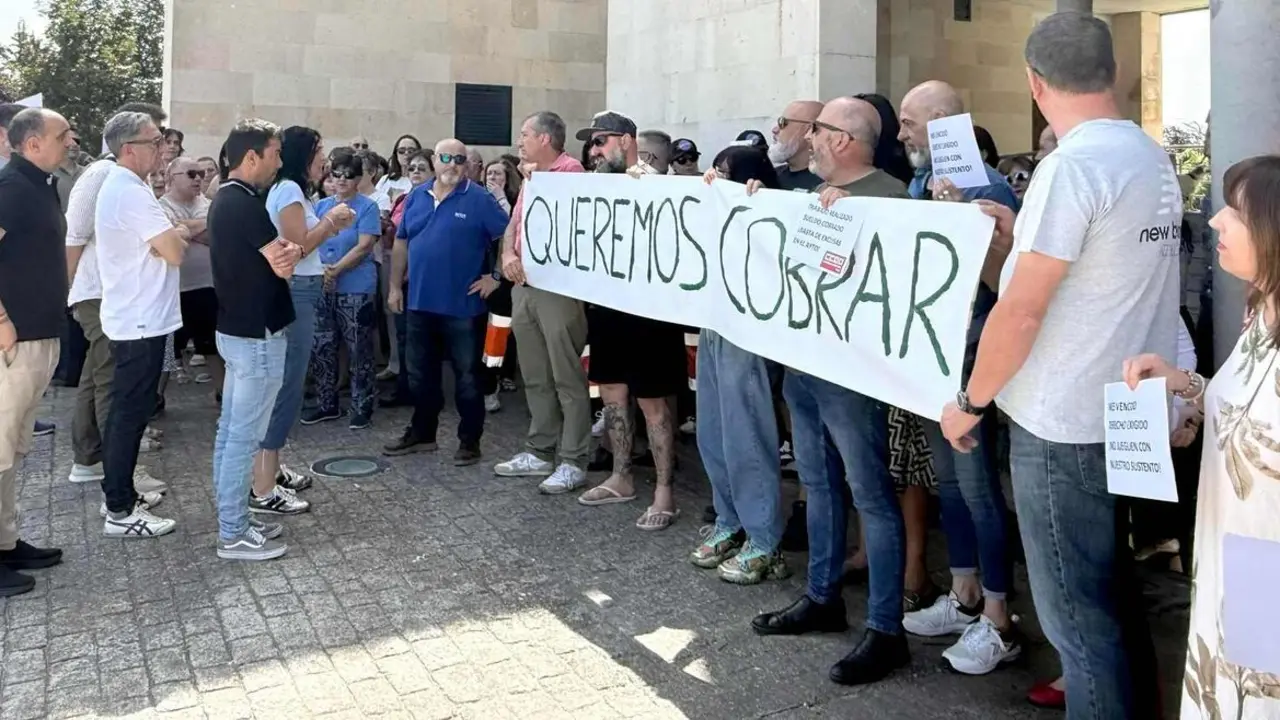 La alcaldesa de San Andr&eacute;s, durante el encuentro mantenido con los trabajadores.
