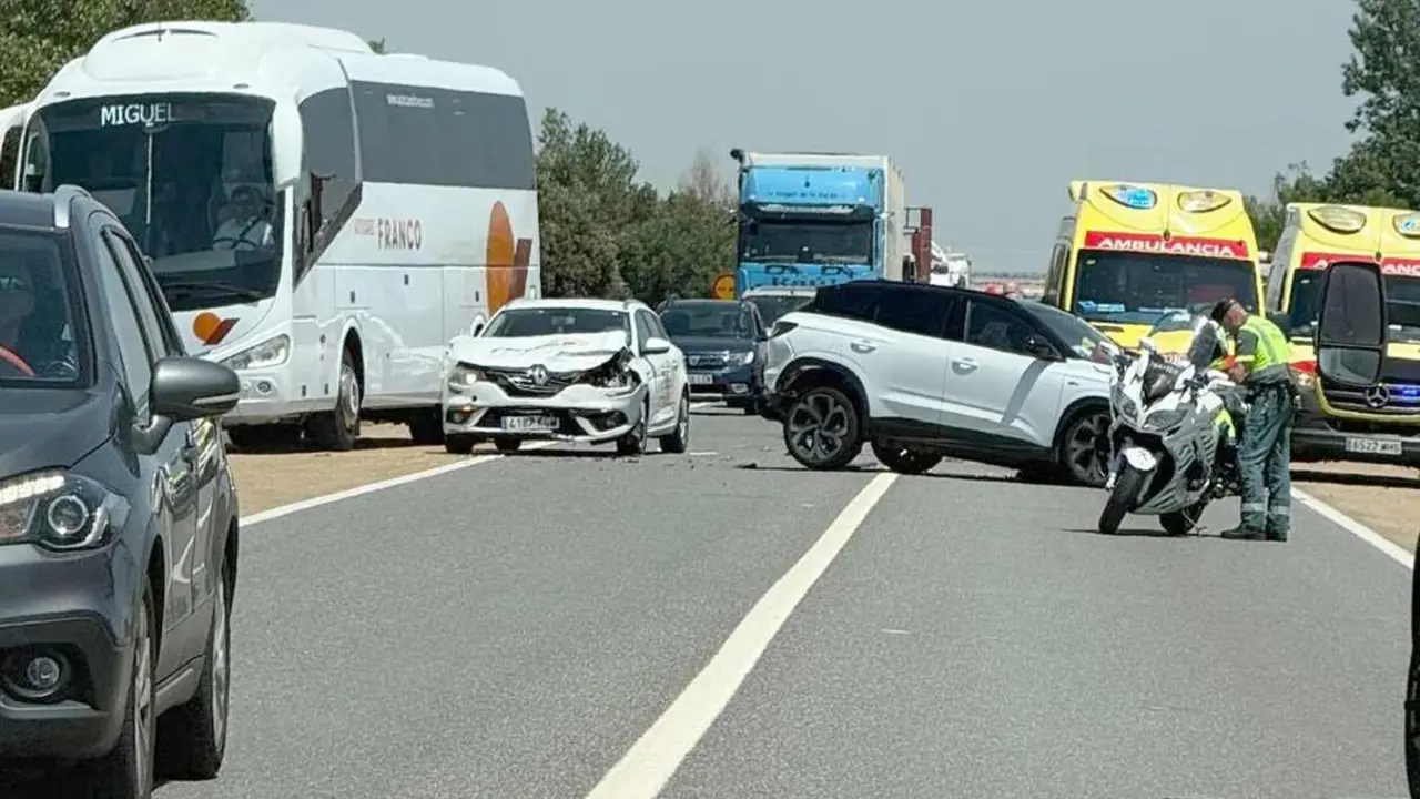 Imagen del accidente ocurrido en Villadangos del P&aacute;ramo este viernes. Foto: Heraldo de Le&oacute;n