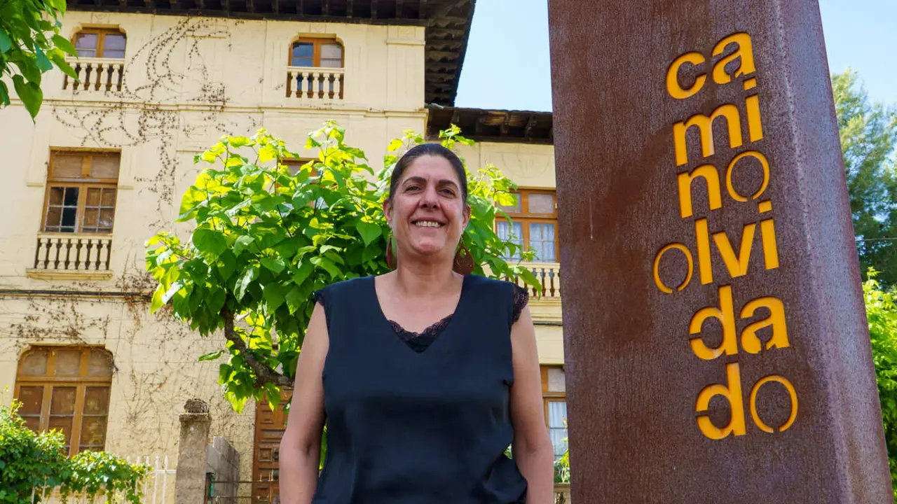 La presidenta de la Asociaci&oacute;n Leonesa del Camino Olvidado, Charo G&oacute;mez, en el d&eacute;cimo aniversario de su constituci&oacute;n