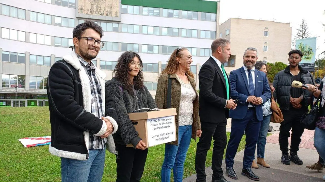 Firmas por la implantaci&oacute;n del Grado de Medicina en Ponferrada