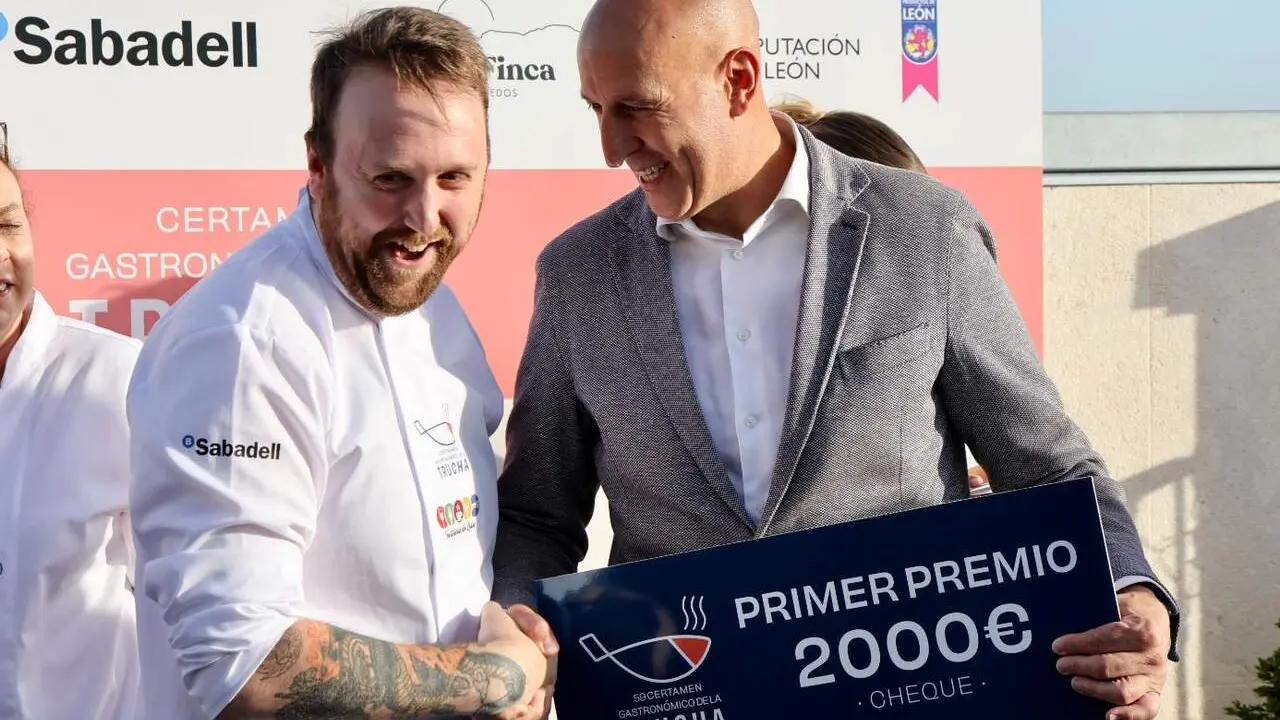 El restaurante Azul Mediterre&aacute;no, situado en Valladolid, se convirti&oacute; este lunes en el ganador de la 59 edici&oacute;n del Certamen Gastron&oacute;mico de la Trucha con una elaboraci&oacute;n &lsquo;Trucha en adobo&rsquo; que le permiti&oacute; imponerse al resto de once restaurantes finalistas. Fotos: Campillo | M.A. Garc&iacute;a