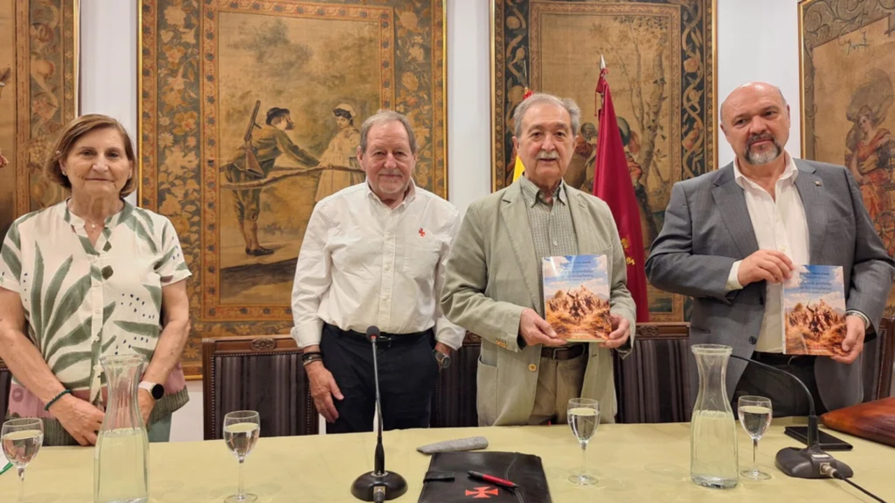 La Casa de Le&oacute;n en Madrid fue escenario este martes de la presentaci&oacute;n de Cr&oacute;nicas perdidas de los templarios. Entre la espada y la cruz, un volumen publicado por Sial Pigmali&oacute;n que re&uacute;ne textos de nueve autores.