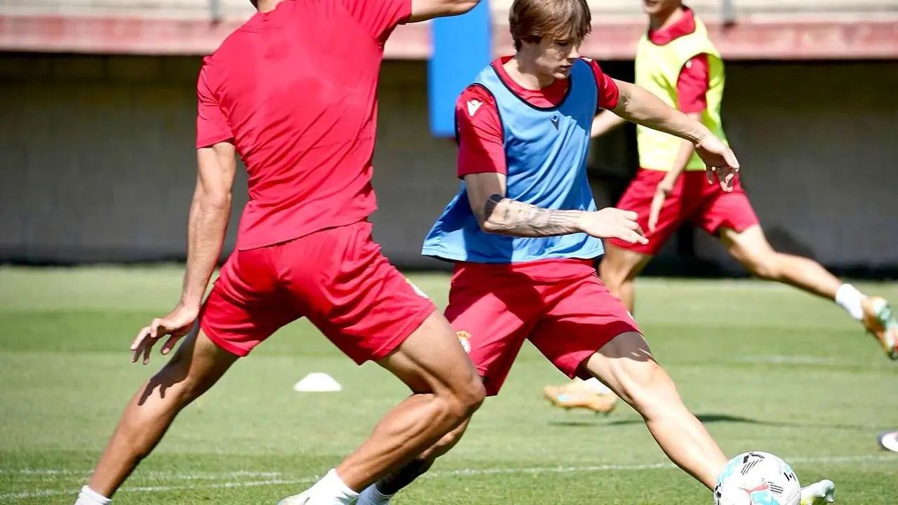 Yayo, junto a Thiago Ojeda, durante una sesi&oacute;n de entrenamiento.