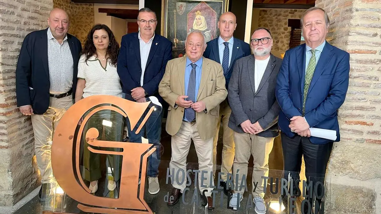 El consejero en funciones de Cultura, Turismo y Deporte, Gonzalo Santonja, participa en la presentaci&oacute;n de la II Gala de Hosteler&iacute;a de Castilla y Le&oacute;n. Fotos: Campilo