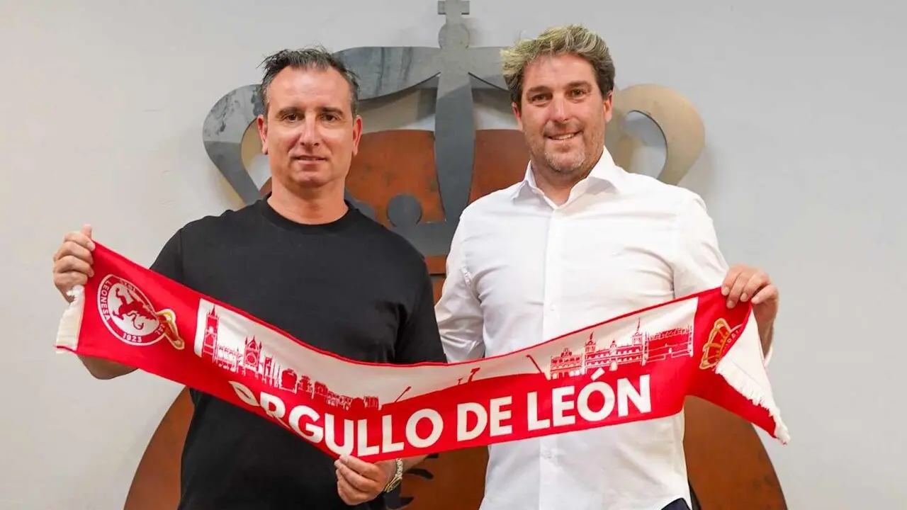 Jandro Castro junto al nuevo director deportivo, Asier Goiria, en una imagen facilitada por el propio club.