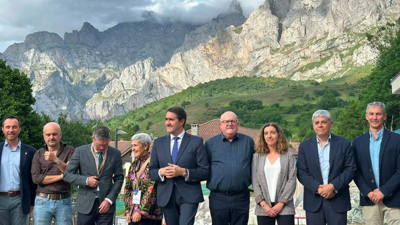 El consejero en funciones de Medio Ambiente, Vivienda y Ordenaci&oacute;n del Territorio, Juan Carlos Su&aacute;rez-Qui&ntilde;ones, inaugura el Congreso Europarc. Foto: Ical.
