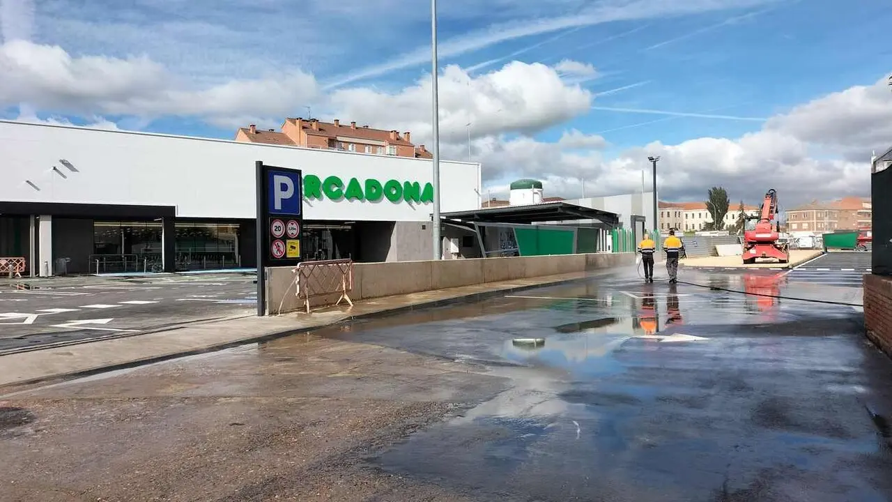 Imagen de las obras de Mercadona sobre la zona.
