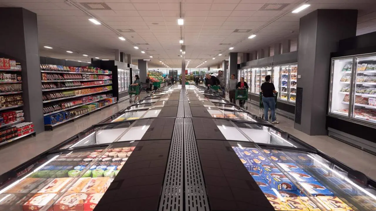 El nuevo establecimiento de la calle Morredero emplea a 33 personas y promete una experiencia de compra "&aacute;gil, sencilla e intuitiva". Foto: Mercadona.