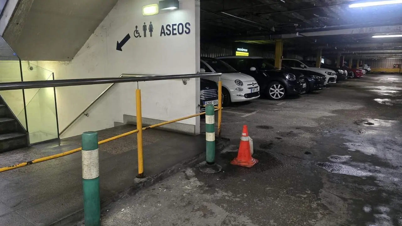 Imagen de deterioro del aparcamiento de San Marcelo de Le&oacute;n cedida por el PP de Le&oacute;n.