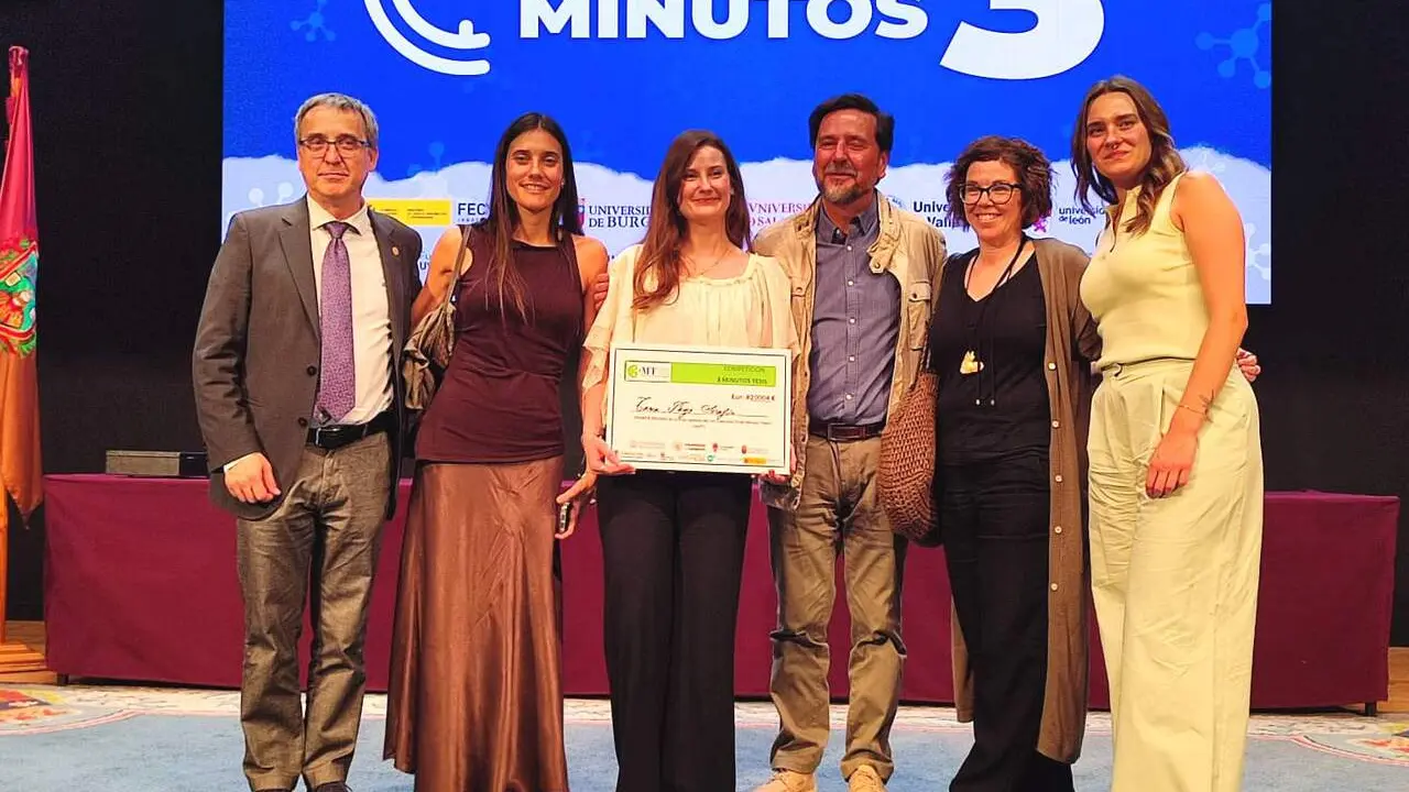 La delegaci&oacute;n que represent&oacute; a la ULE en la final celebrada en Burgos-02 (002)