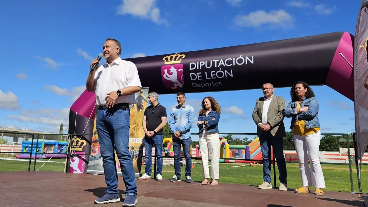La temporada de Juegos Escolares echa el tel&oacute;n con cerca de 6.000 participantes y una gala en Bembibre con presencia de Gerardo &Aacute;lvarez Courel. Foto: Diputaci&oacute;n.